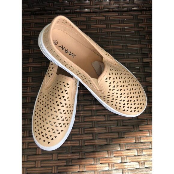 NWT Laser Cut Slip-On - Picture 2 of 6